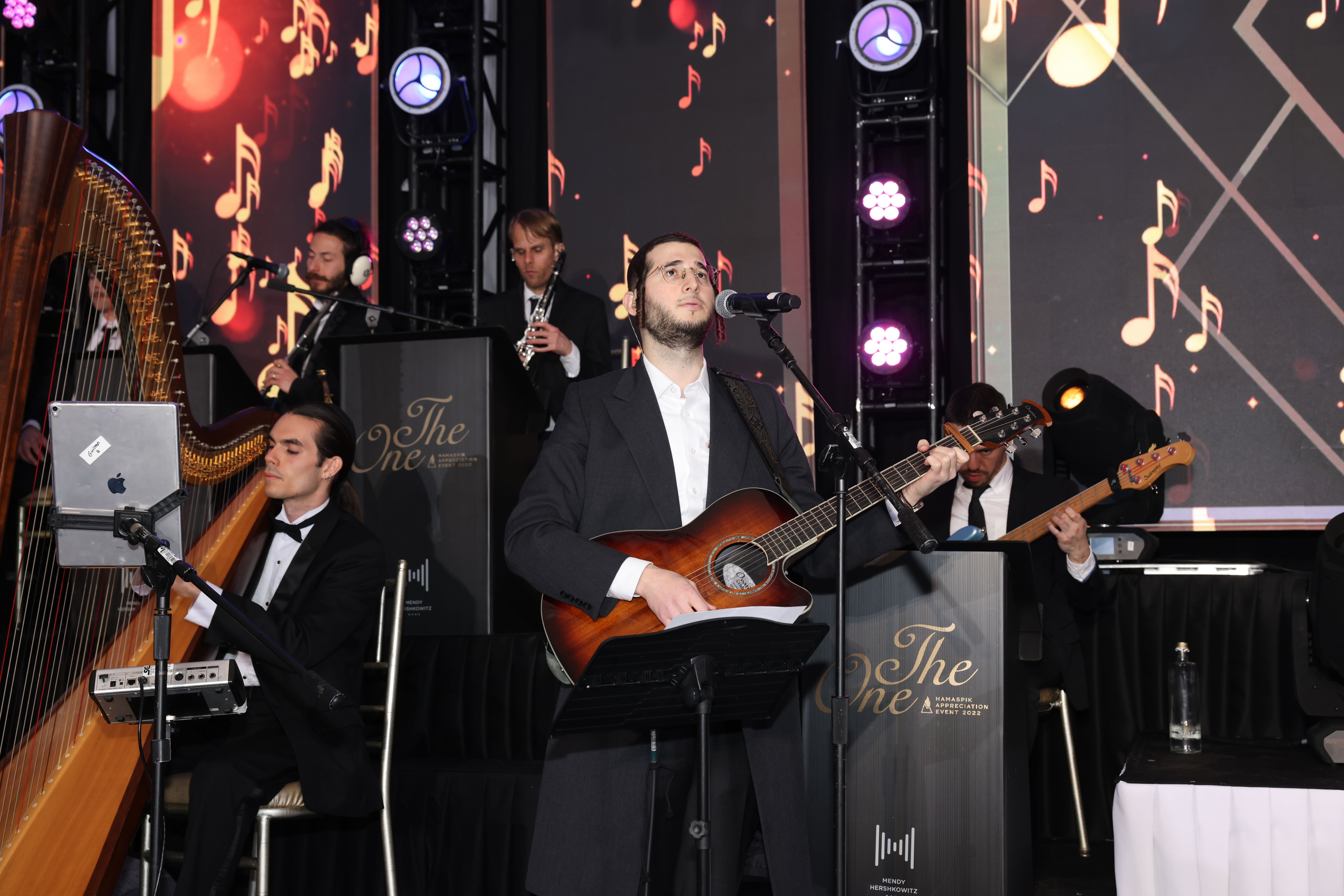 Dovy Meisels, Yedidim Choir and Mendy Hershkowitz band singing on stage at Hamaspik in Ateres Avrohom